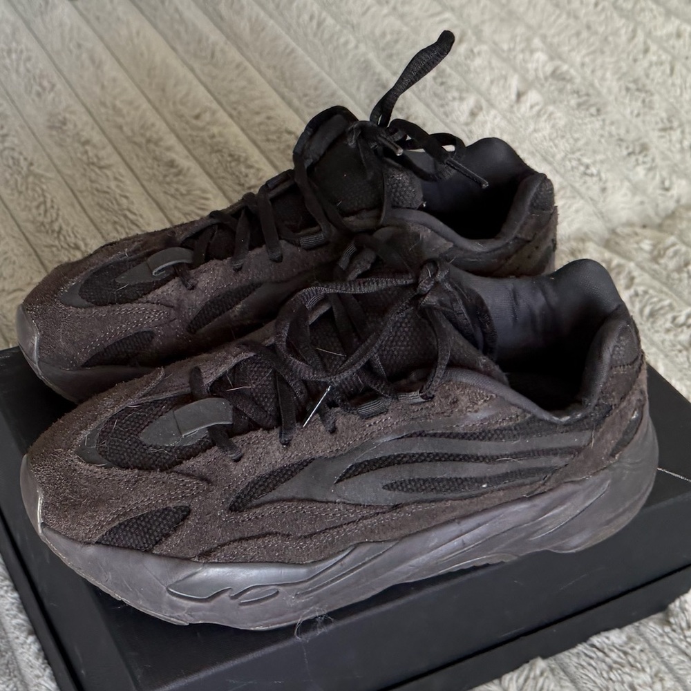Men's YEEZY Sneakers
